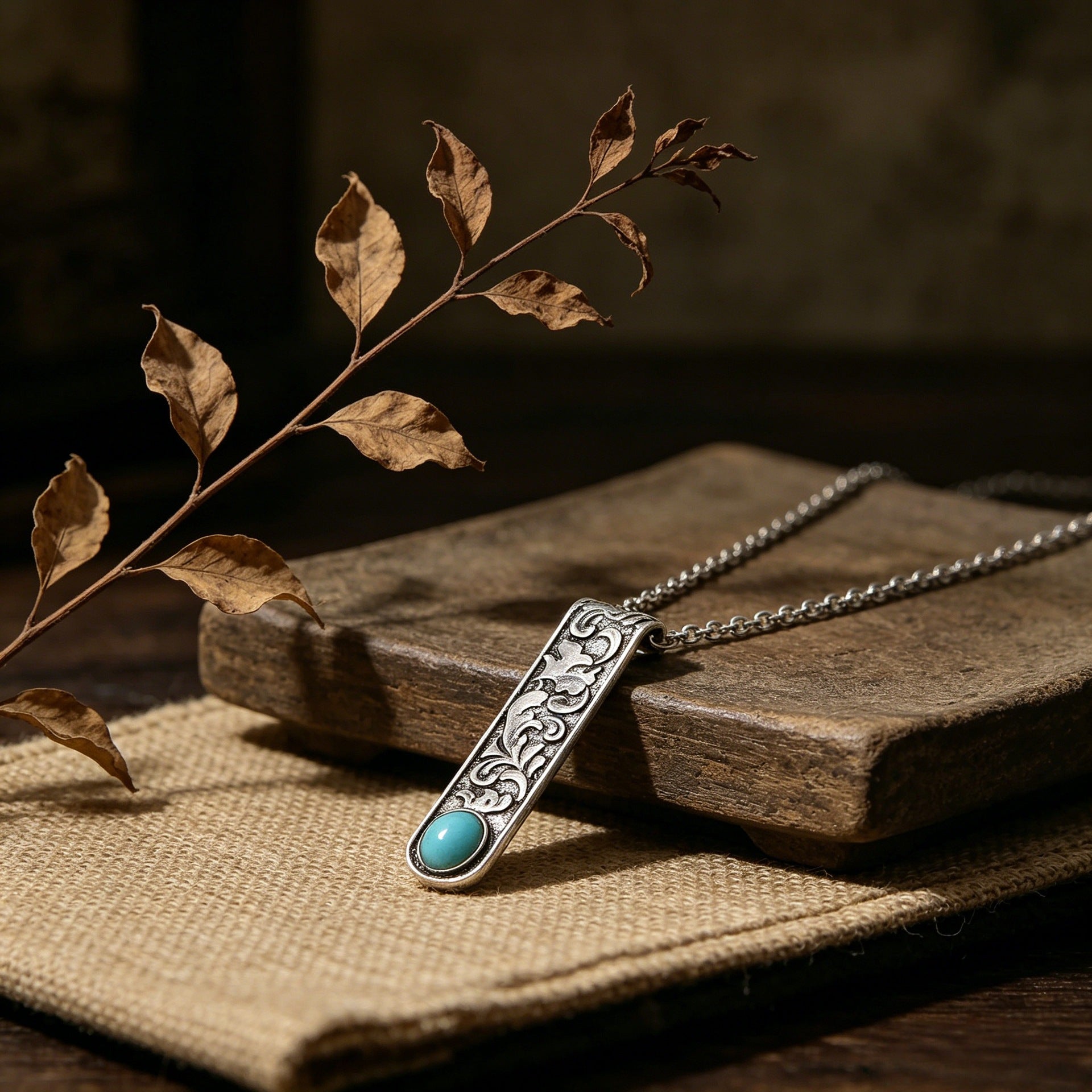 Wholesale Retro Ethnic Turquoise Pendant Necklace Ancient Silver Alloy Unisex Collarbone Chain Jewelry Gift