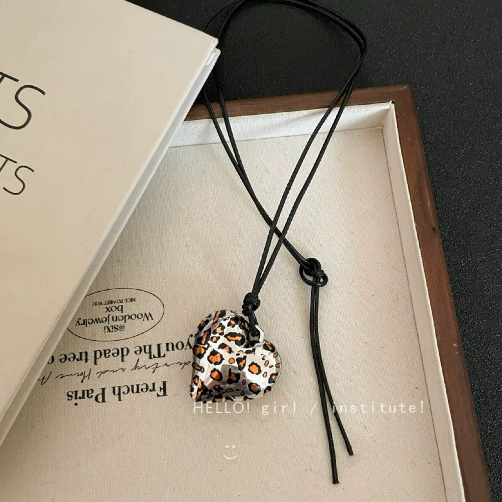 Wholesale  Retro Leopard Love Star Pendant Long Necklace