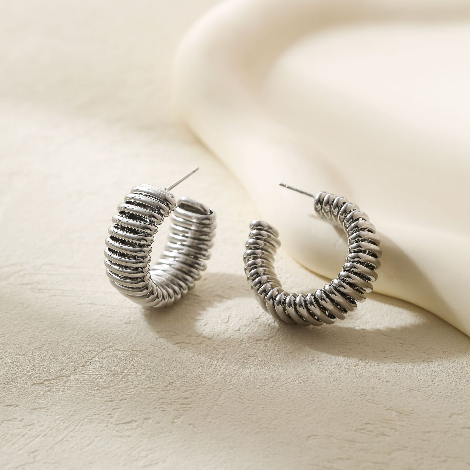 Wholesale  silver pigment hoop earrings hoop earrings