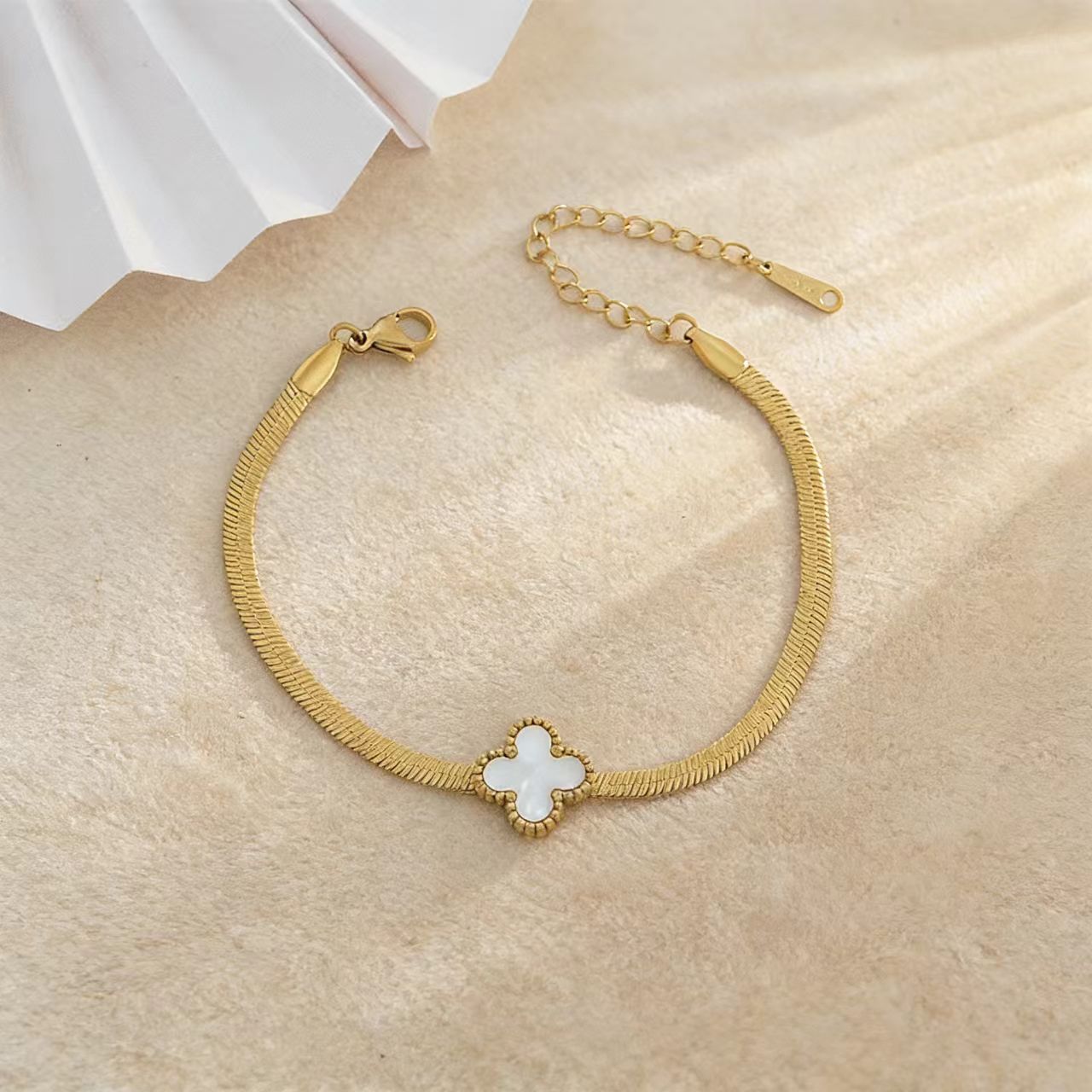 Wholesale Lucky Clover Bracelet in Titanium Steel |  Women' s Snake Bone Chain Jewelry Accessory for Everyday Wear or Gift