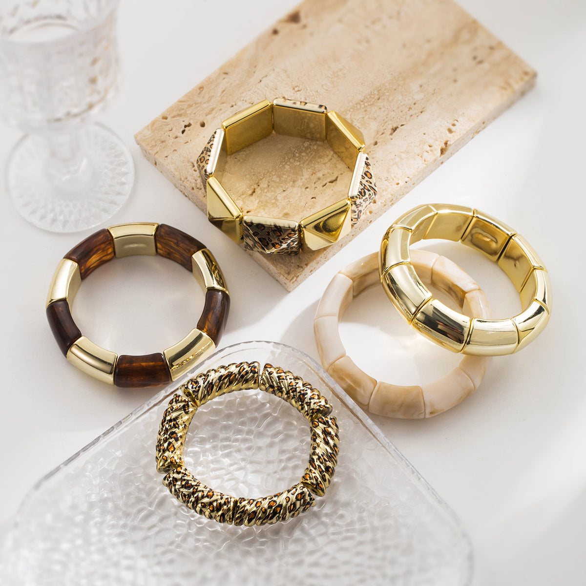 Braccialetto acrilico all'ingrosso gioielli elastici a mano con temperamento semplice