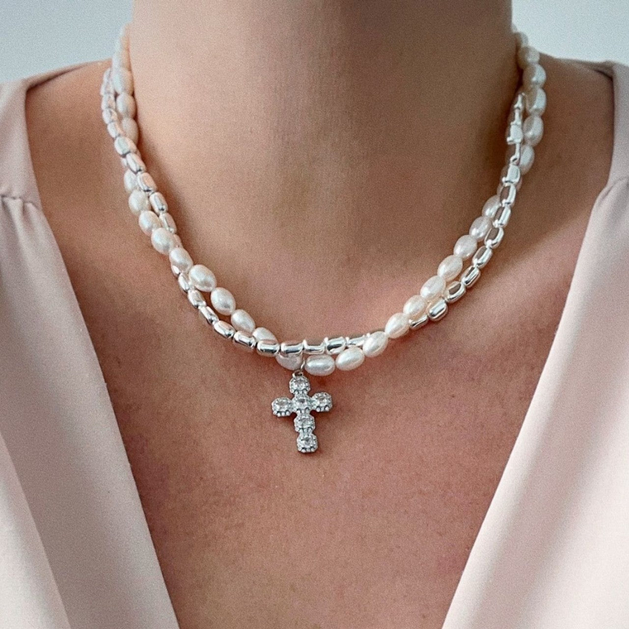 Wholesale Baroque Artificial Pearl Necklace with Cross Pendant,  Handmade Chic Jewelry Accessory for Women,  Boutique Resale