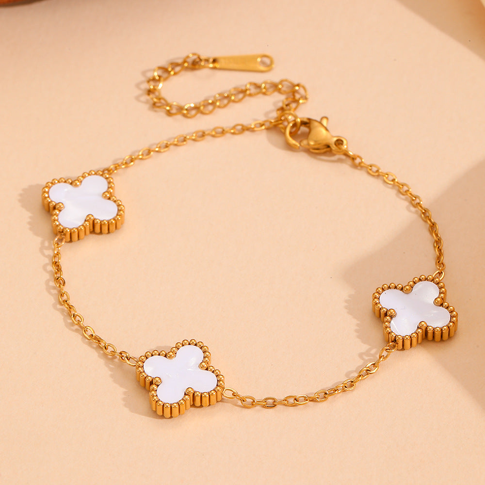 Wholesale Fashion stainless steel three four-leaf flower jewelry new titanium steel does not fade small flower jewelry suit