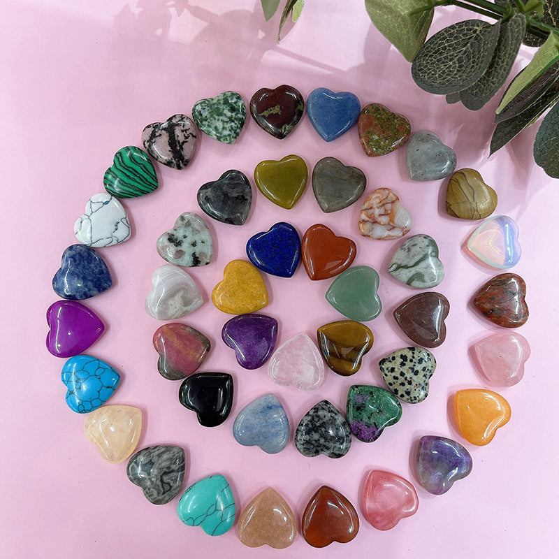 Wholesale natural crystal 20mm love pendant