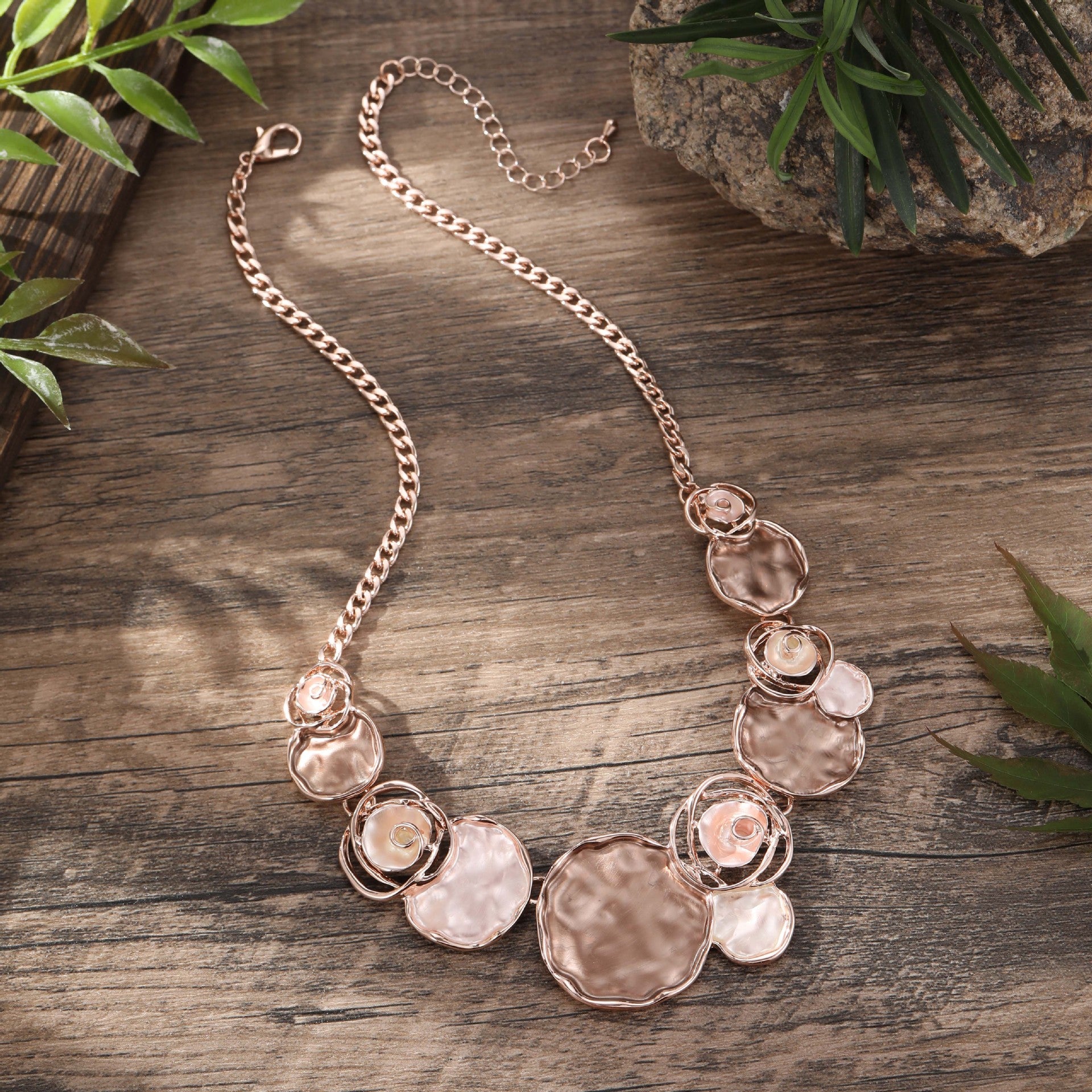 Wholesale  color painting oil rose necklace geometric hollow rose color necklace
