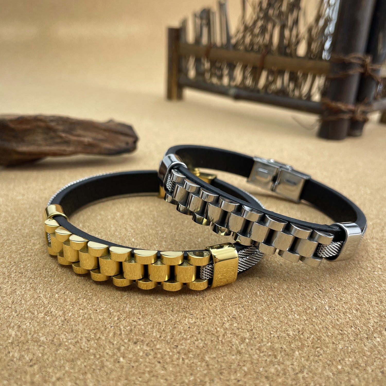 Wholesale men' s new personalized simple creative titanium steel watch with ing leather bracelet