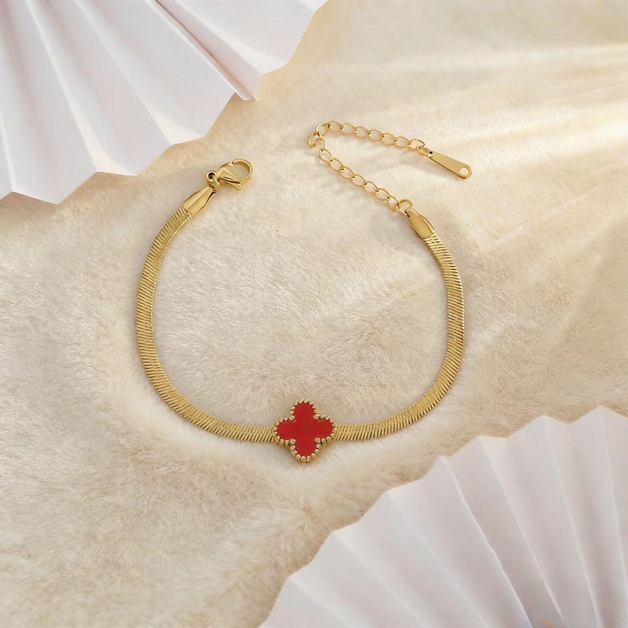 Wholesale Lucky Clover Bracelet in Titanium Steel |  Women' s Snake Bone Chain Jewelry Accessory for Everyday Wear or Gift