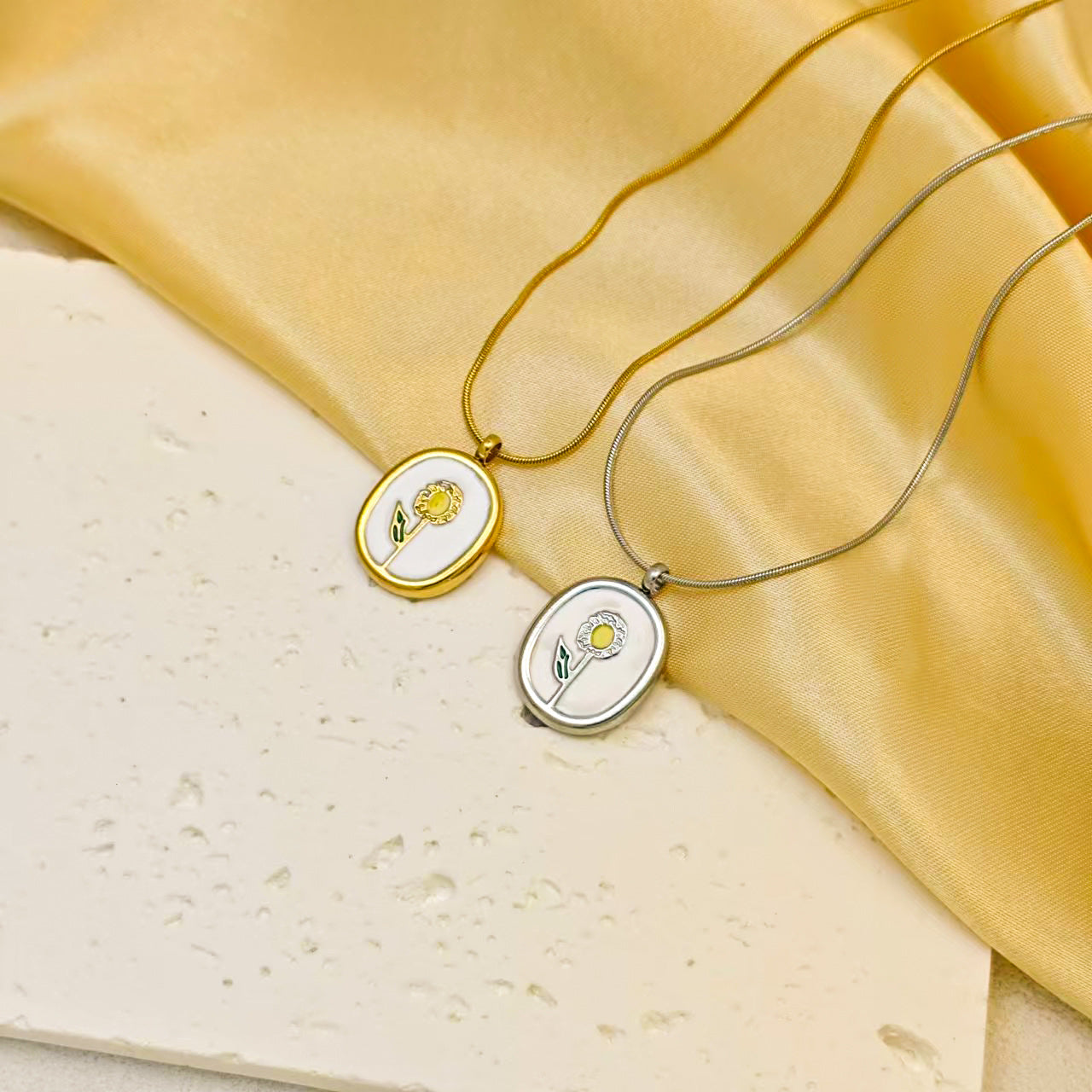 Wholesale French Retro Oval Flower Pendant Titanium Steel Necklace Trendy Fashion Accessory