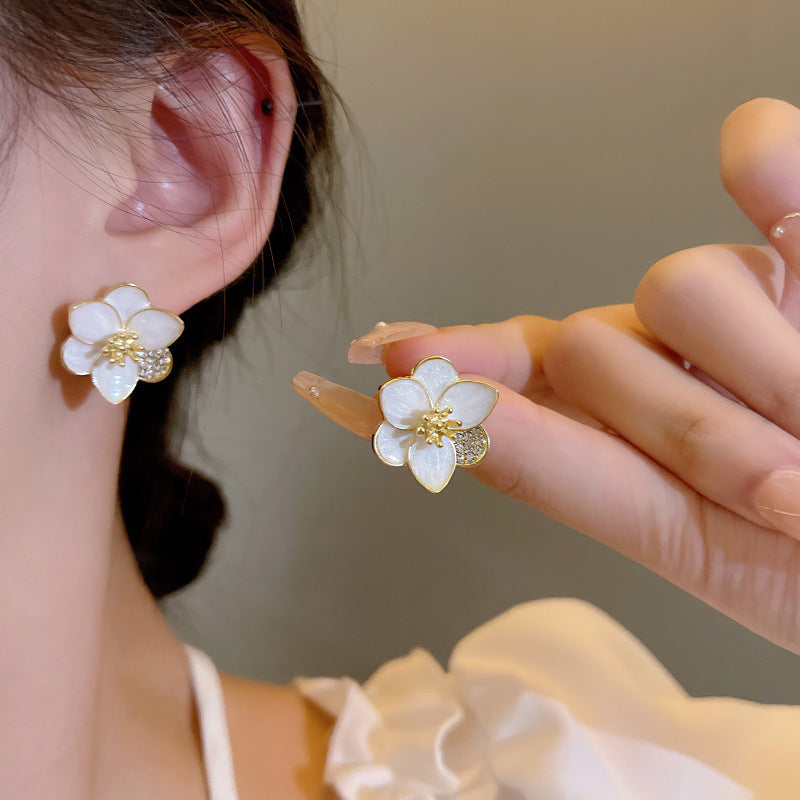 Wholesale White Petal Earrings Fashion Accessory Lily Design Boutique Resale Gift