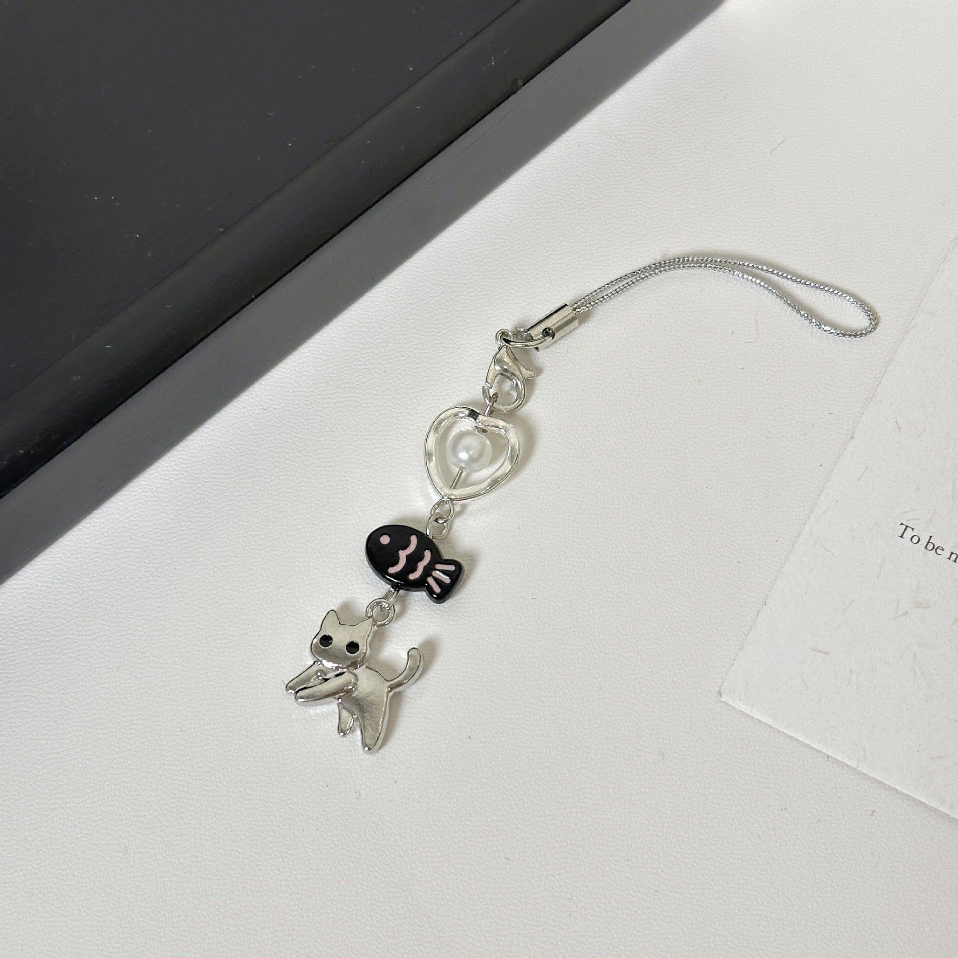 Wholesale cute cat and fish pendant keychains