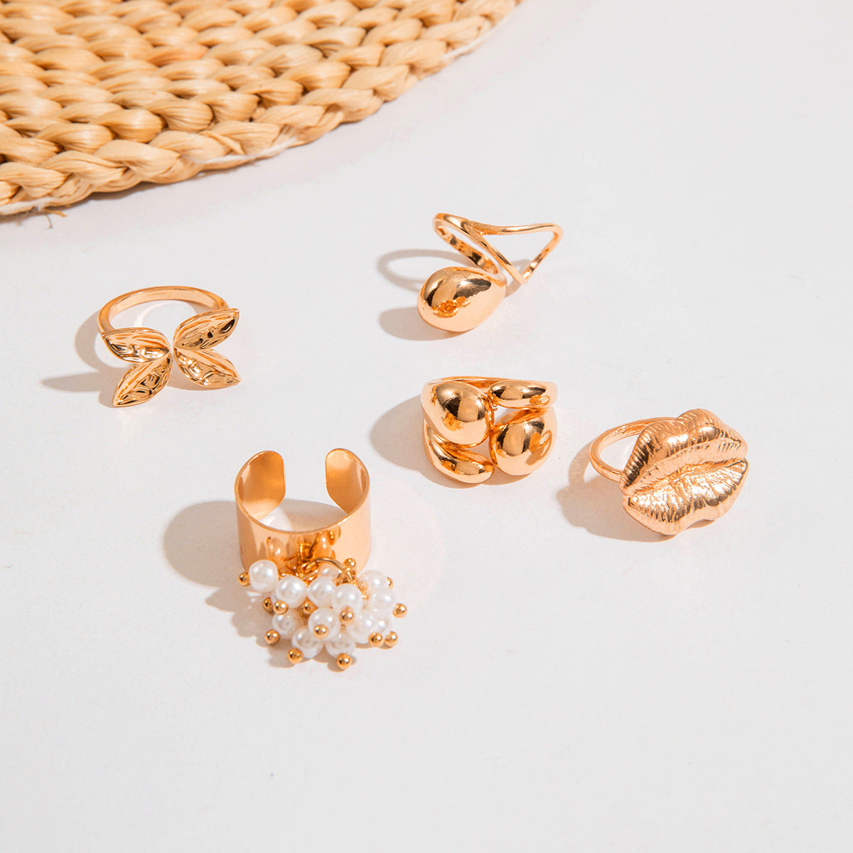 Wholesale Geometric  Lips Alloy Irregular Snake-shaped Pearl Pendant Opening Ring Set