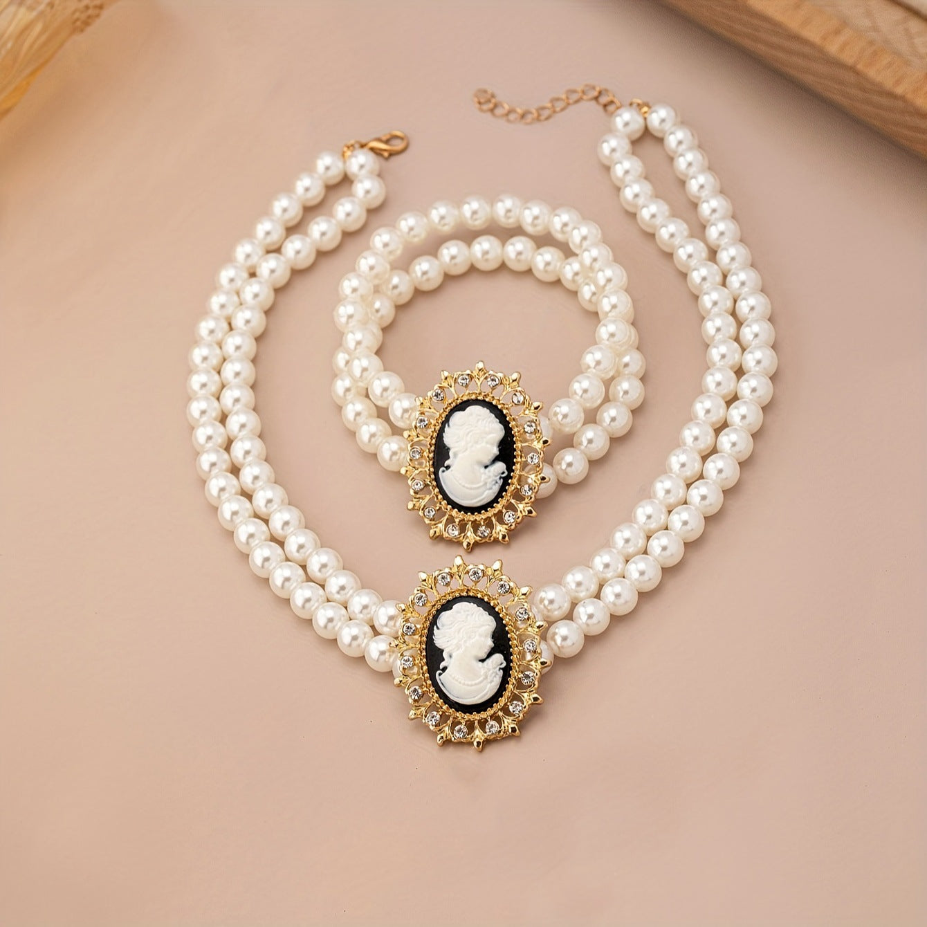 Wholesale  Light Luxury  Rhinestone Classic Fashion  Necklace