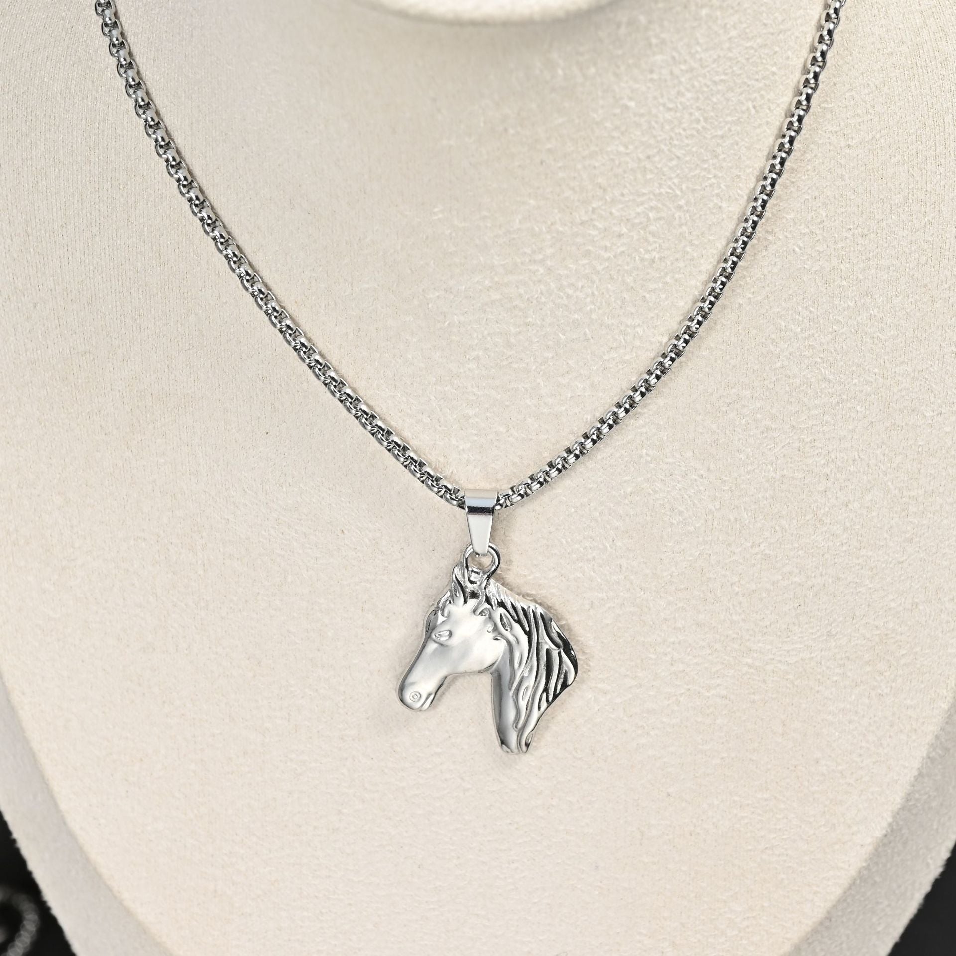 Wholesale Chinese Style Horse Zodiac Colorful Pendant Necklace Stainless Steel Clavicle Chain For Street Fashion Layering Jewelry