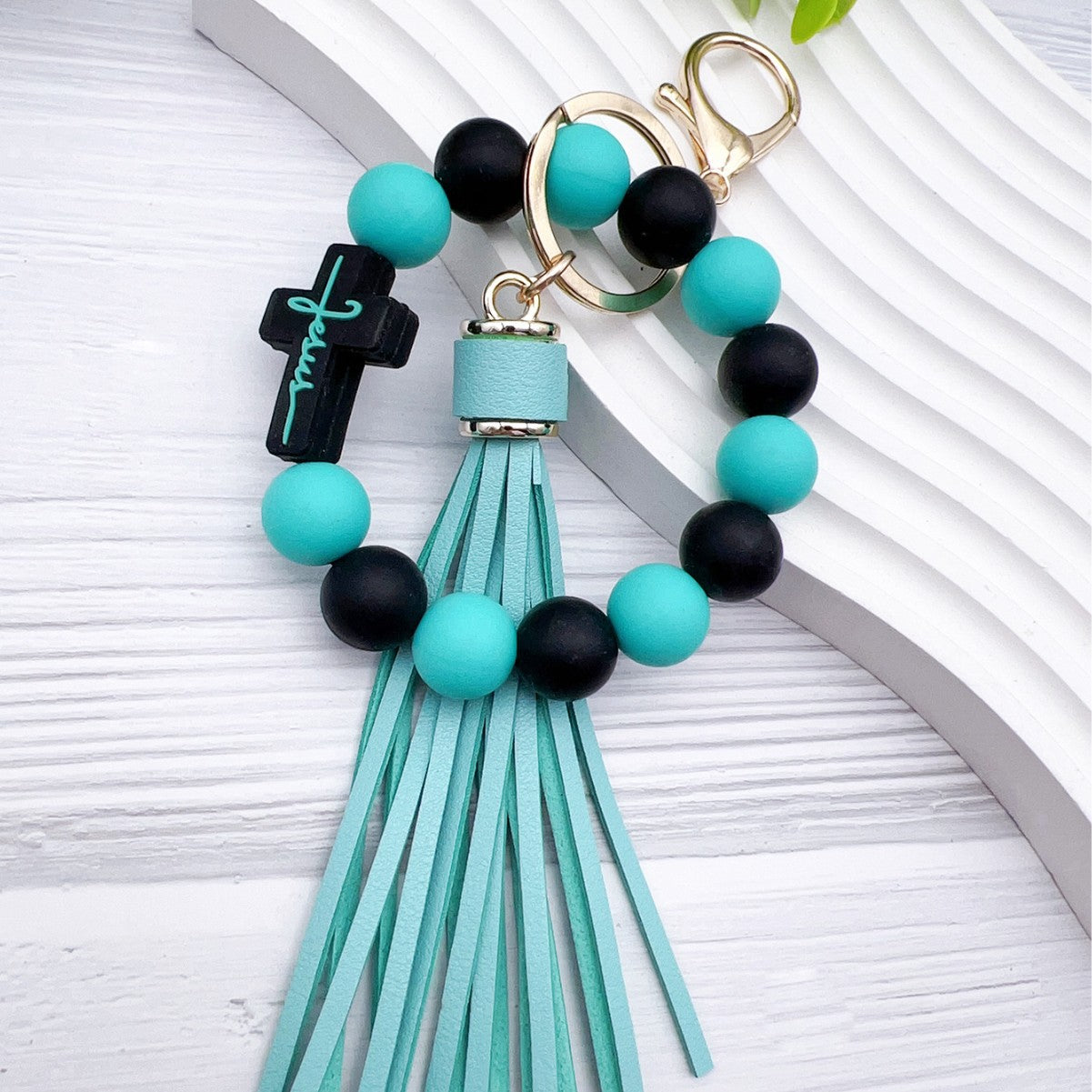 Wholesale Trendy Cross Bead Bracelet Keychain Silicone Wristband Bag Charm For Women