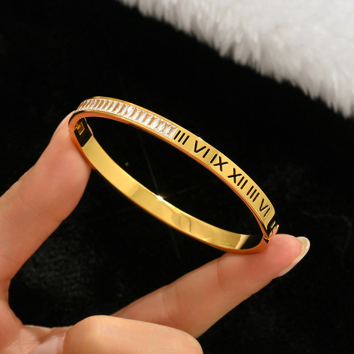 Wholesale Titanium Steel Gold Electroplated Studded Bracelet Set Fashion Jewelry Accessory