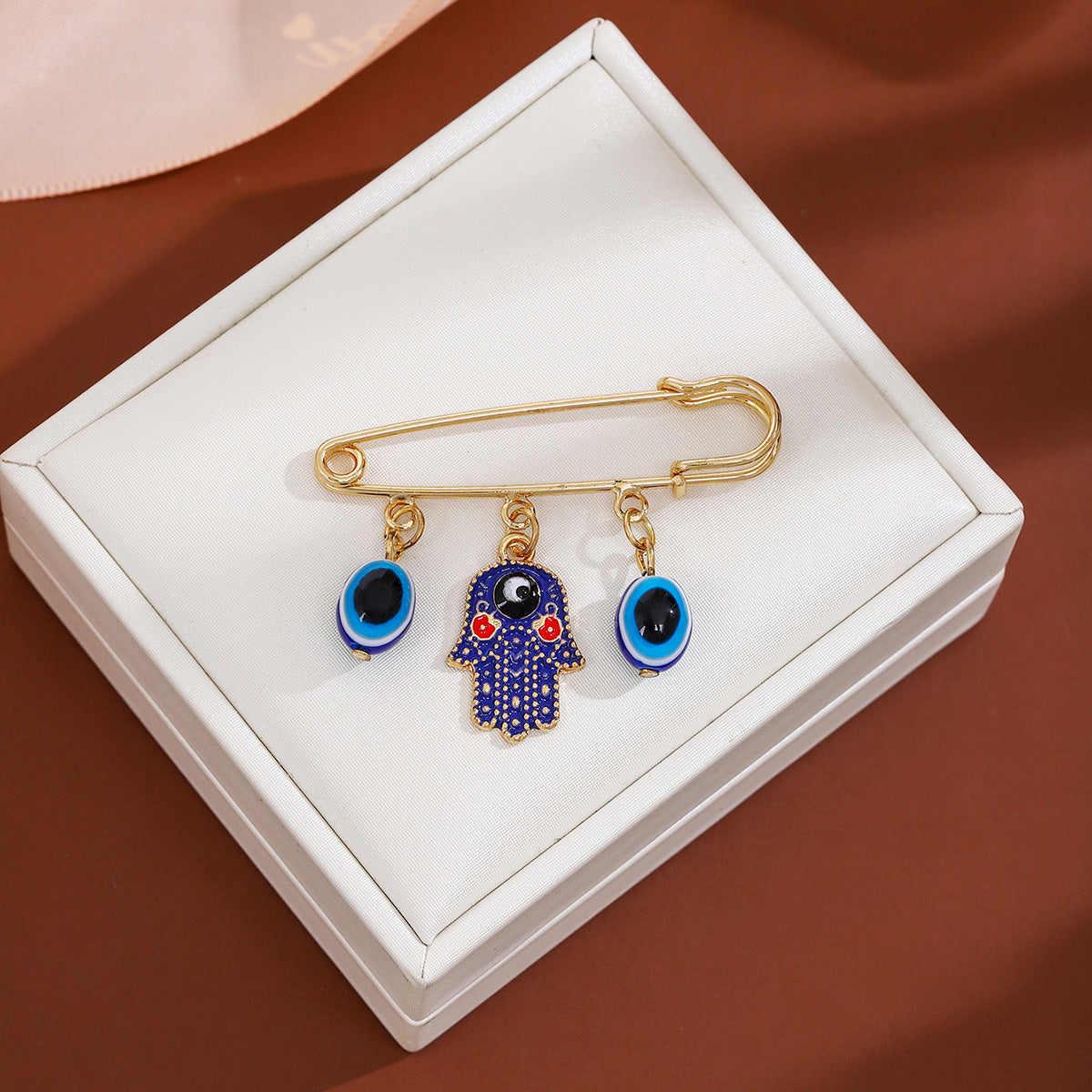 Wholesale Diamond-encrusted Devil' s Eye Tassel Brooch