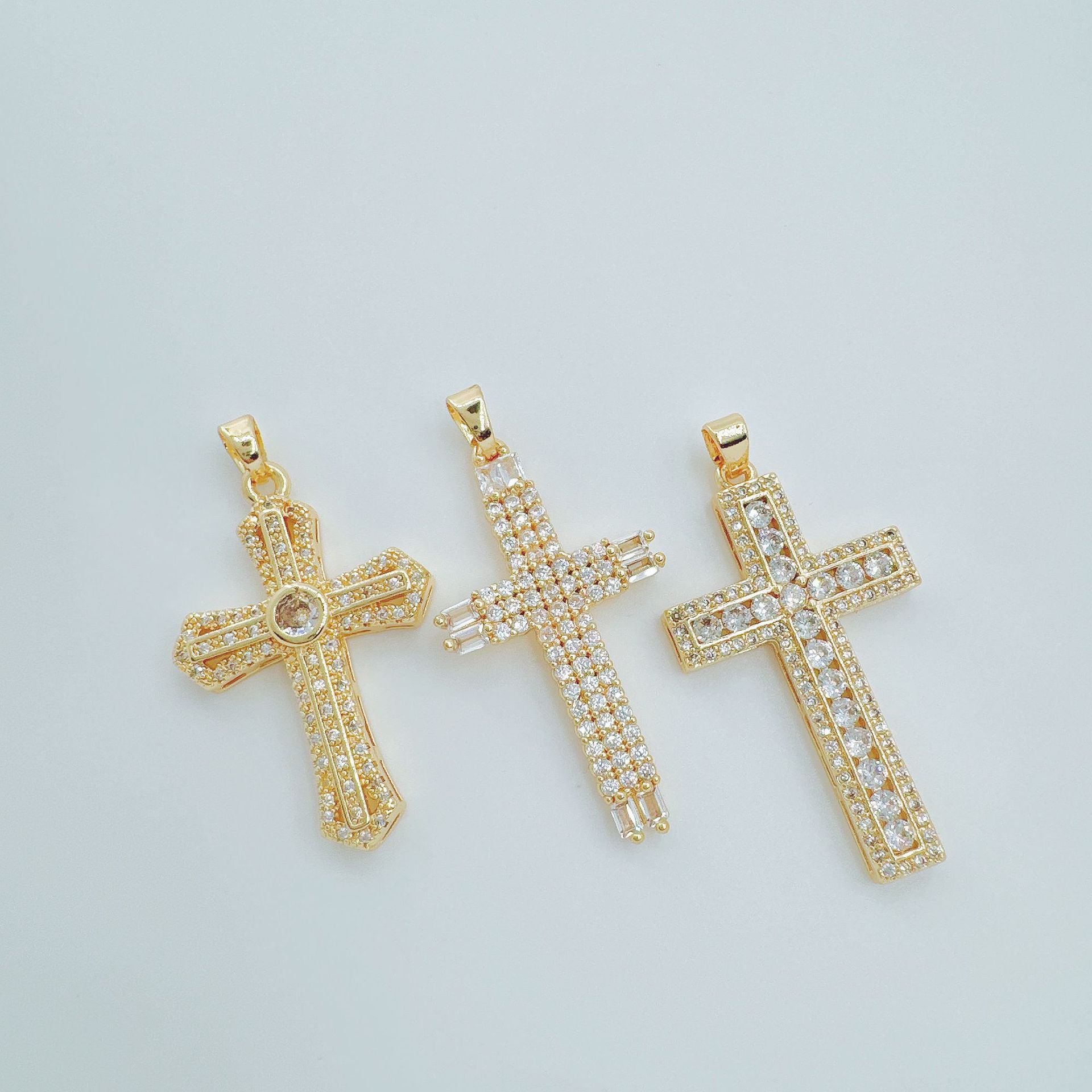 Wholesale Micro-set Gold Plated Cross Pendant Necklace Trendy Jewelry Accessory for Women