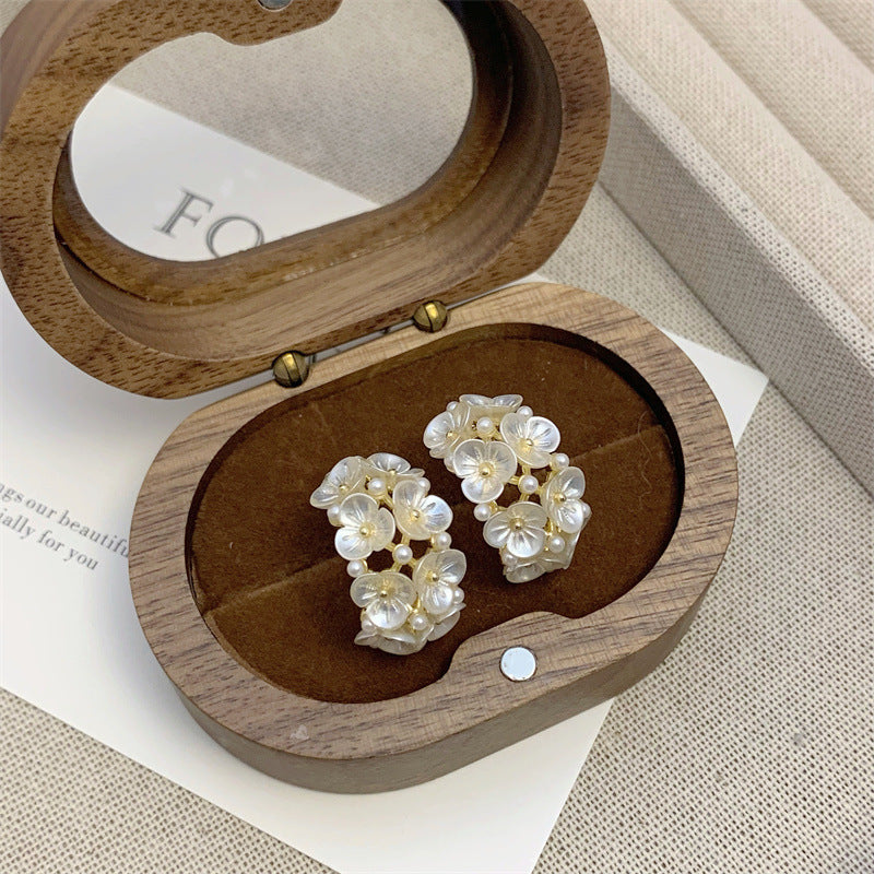 Wholesale Light Luxury Shell Flower Earrings