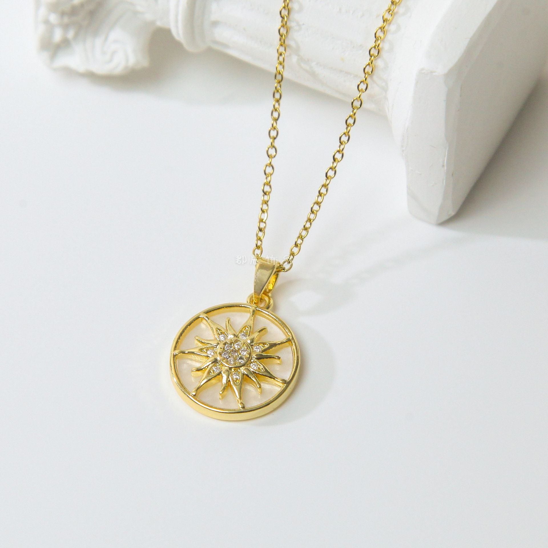 Wholesale White Star Necklace Zircon Sunflower Titanium Steel Color-free Clavicle Chain