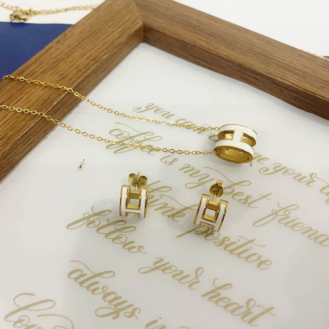 Wholesale Letter Necklace Gold Enamel Craft Clavicle Necklaces ACC-NE-YZXW001