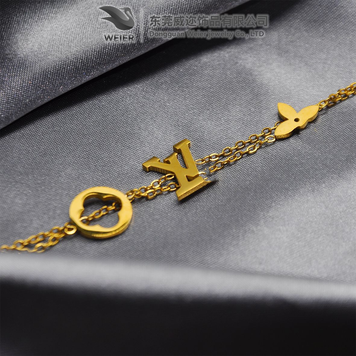 Wholesale Titanium Steel Plated 18K Gold Four-Leaf Clover Cut Out Bracelet Fashion Accessory Gift Boutique Resale
