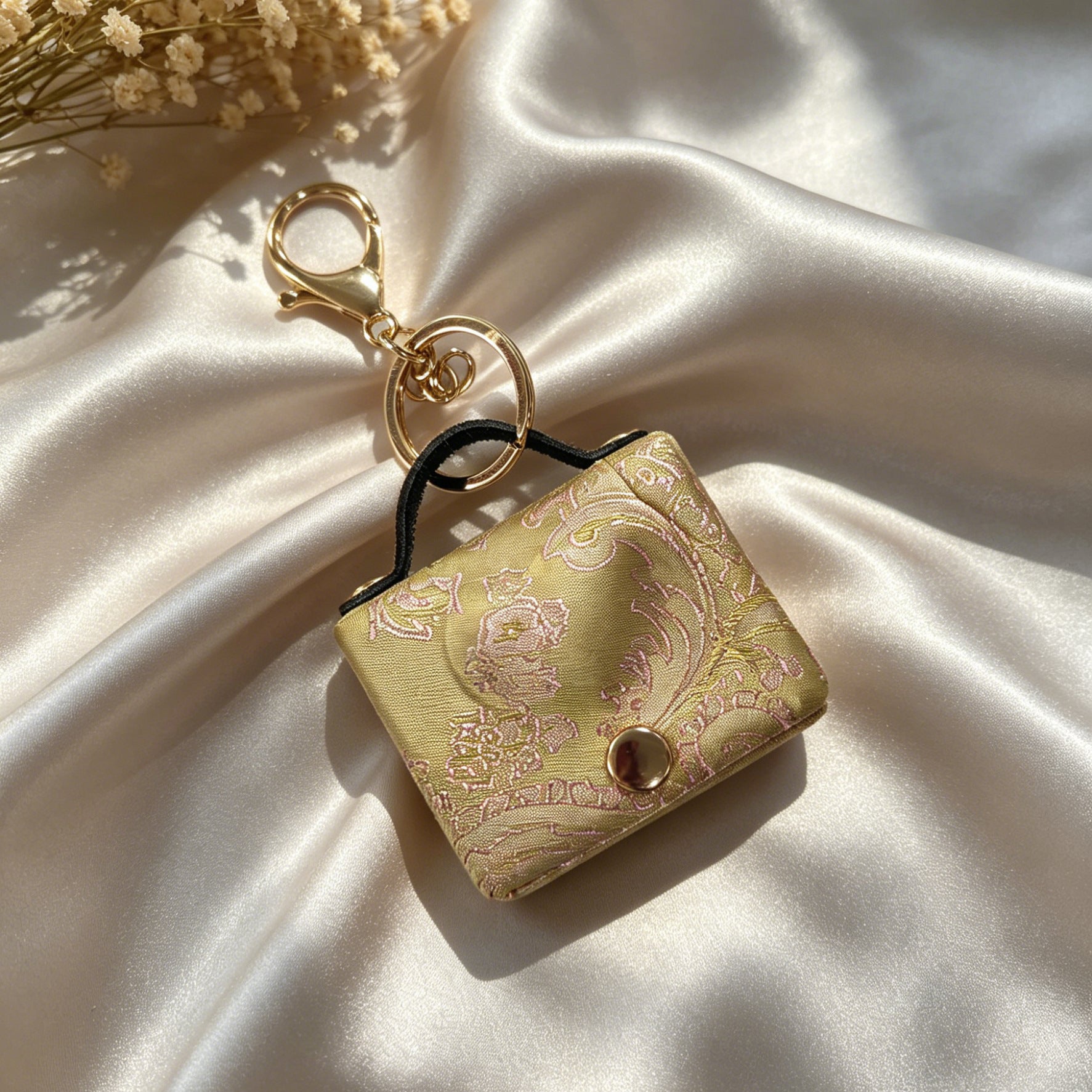 Wholesale Modern Chinese-Style Heart-Shaped Coin Purse with Jacquard Cloth - Trendy Pendant Bag Charm