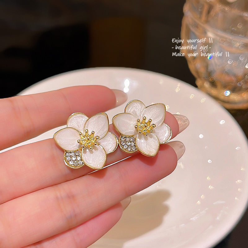 Wholesale White Petal Earrings Fashion Accessory Lily Design Boutique Resale Gift