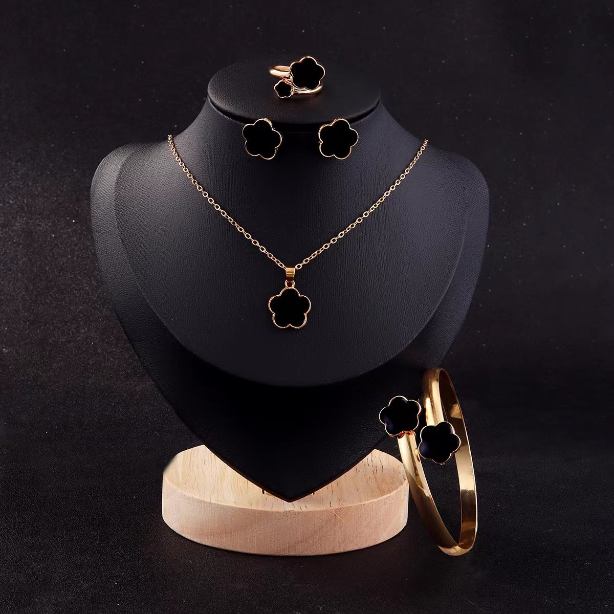 Wholesale Lucky Clover Pendant Multicolor Necklace Four-piece Set ACC-NE-ErJJ004