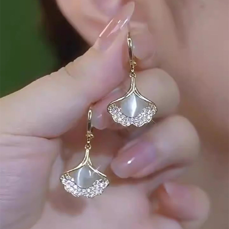 Wholesale Simple and Luxurious Heart-shaped Pearl Earrings
