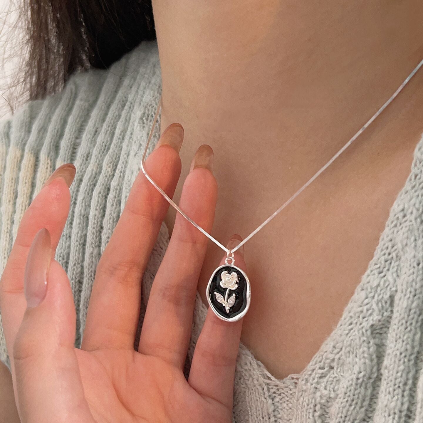 Wholesale Suiheng S925 Sterling Silver Dropping Tulip Necklace