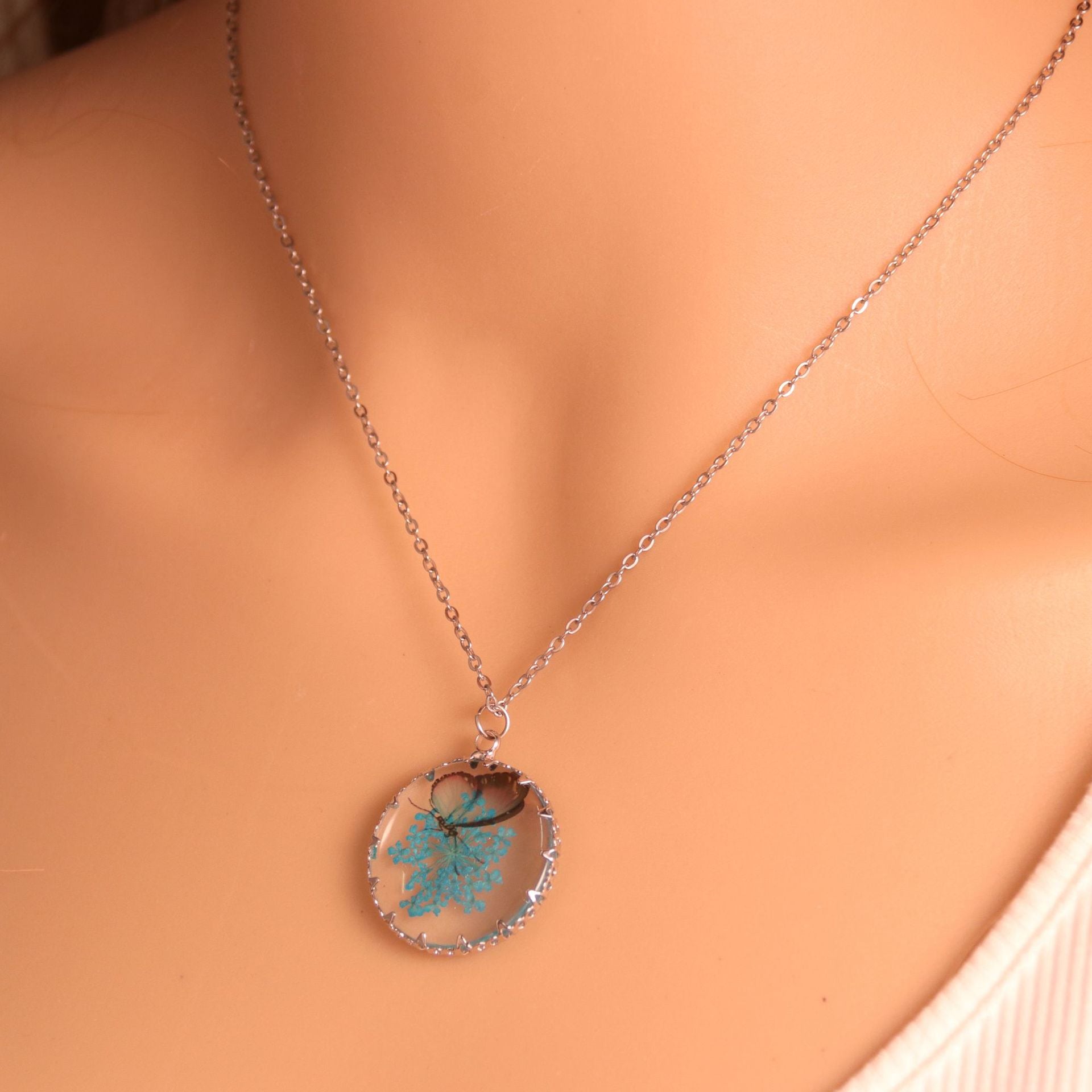 Wholesale Butterfly  Gold and Silver Dried Flower Glass Pendant Necklaces