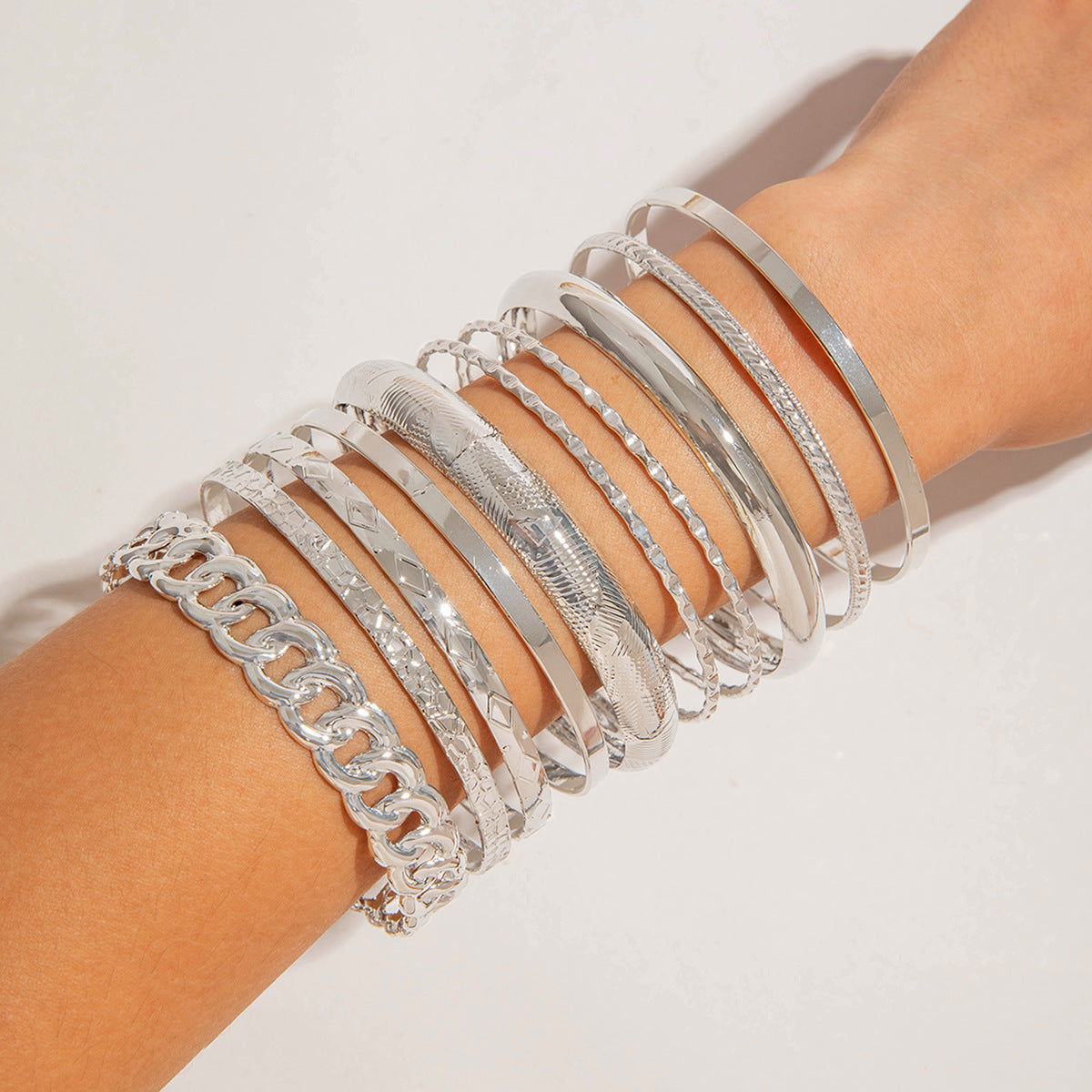 Wholesale retro fashion glossy geometric open bracelet suit