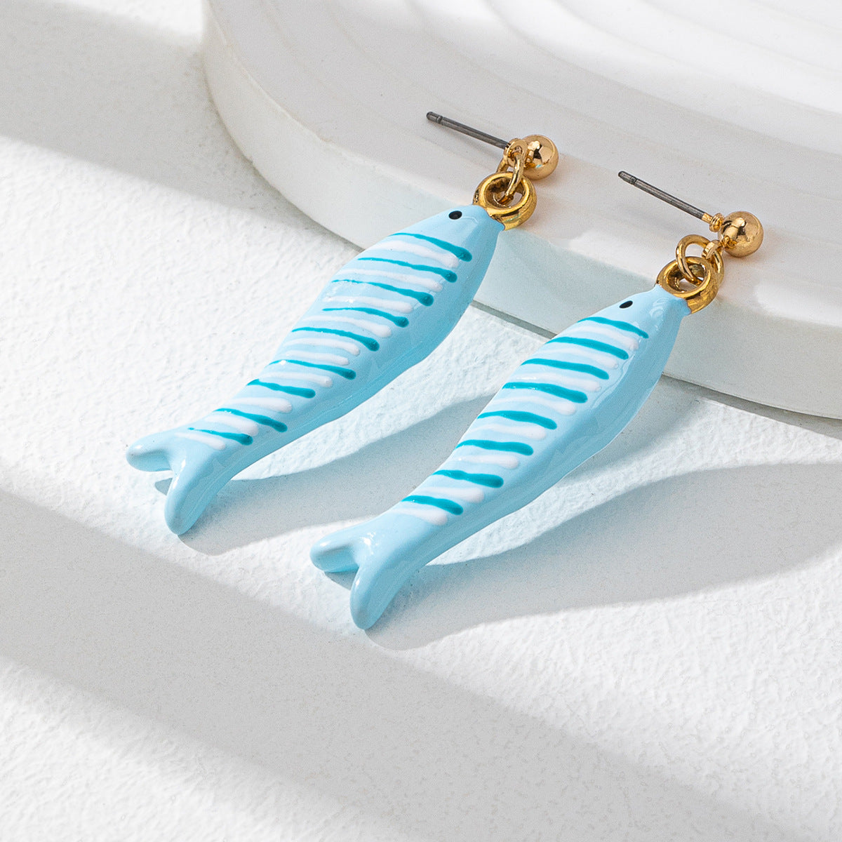 Wholesale Alloy Gold Plated Colorful Fish Pendant Drop Earrings For Women Beach Vacation Jewelry