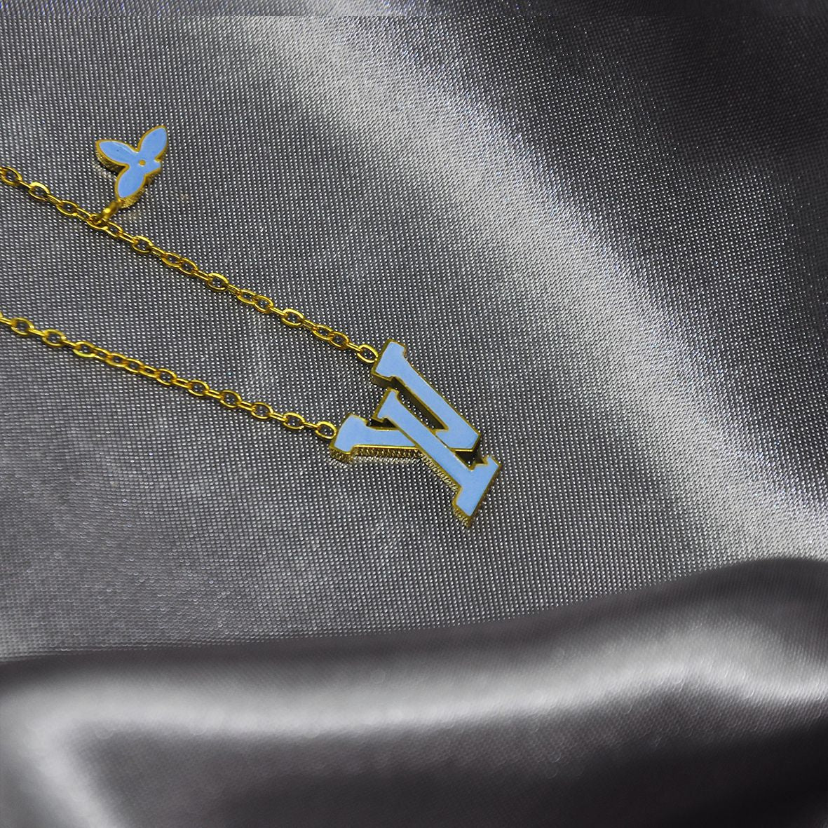 Wholesale Old Money Style Donkey Letter Enamel Pendant Necklace,  18K Gold Plated Jewelry Accessory