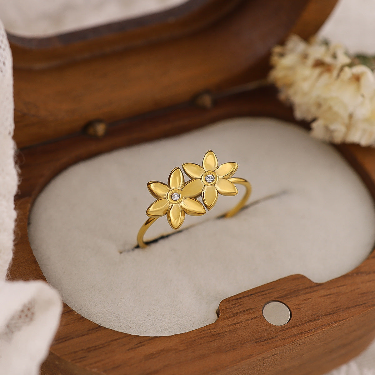 Wholesale Titanium Steel light luxury style petal flower shape open ring