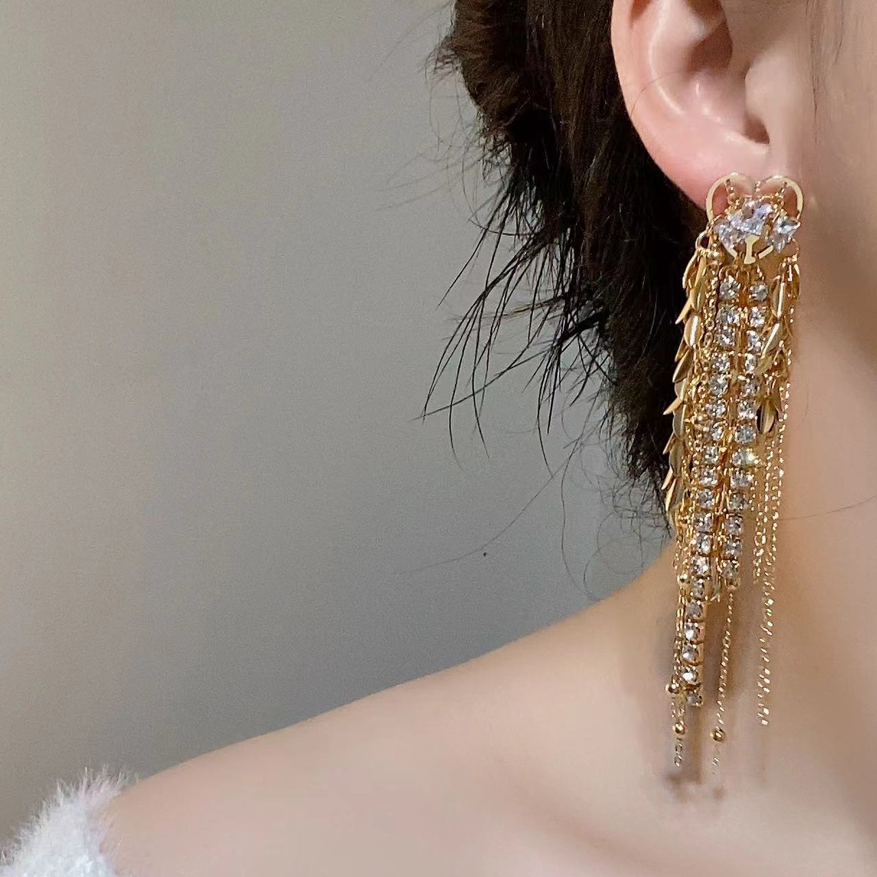 Wholesale Light Luxury Temperament Love Golden Ear Rhinestone Tassel Earrings