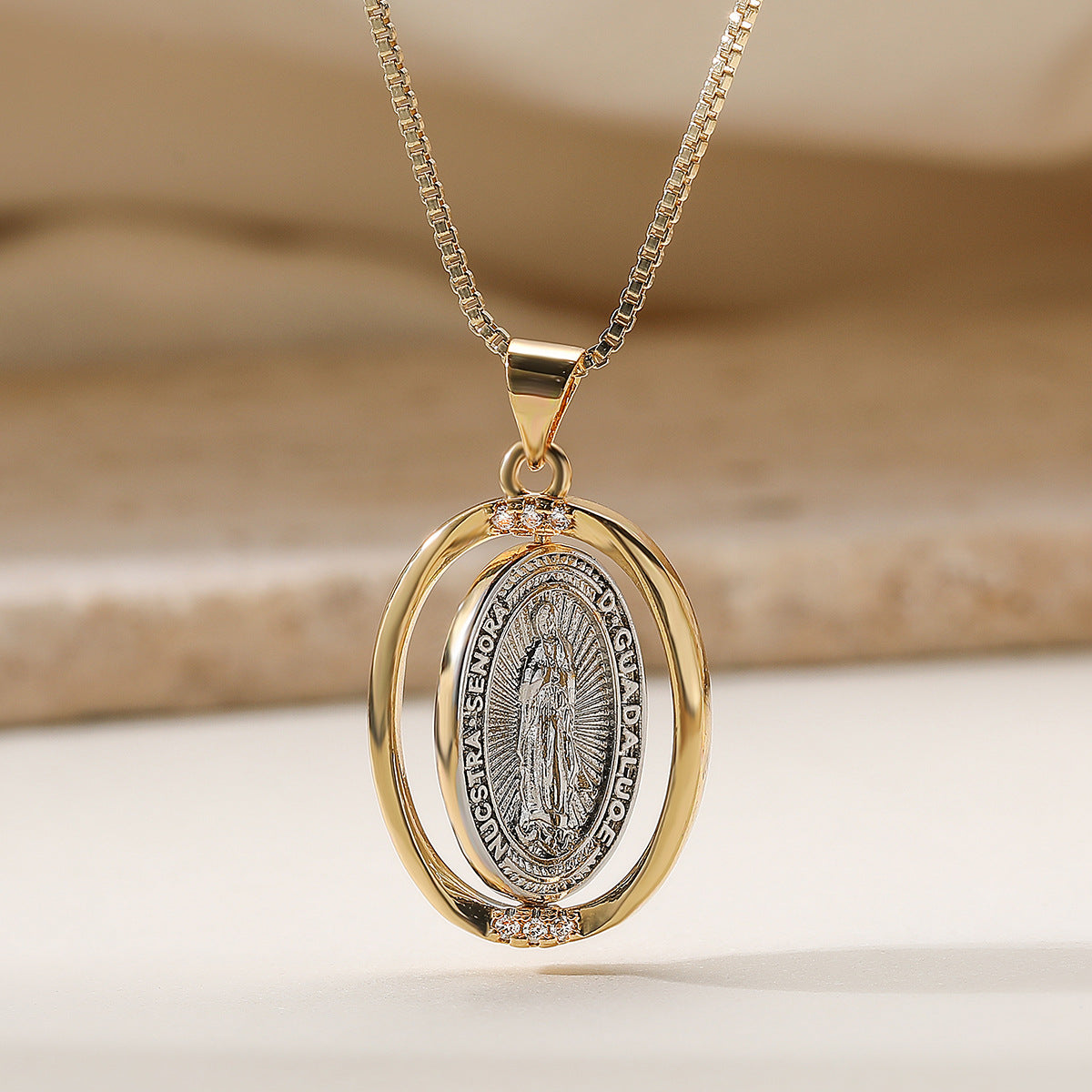 Wholesale Vintage Style Rotating Pendant Necklace 18K Gold Plated Copper With Zircon Geometric Irregular Shape Boutique Resale Jewelry Accessory