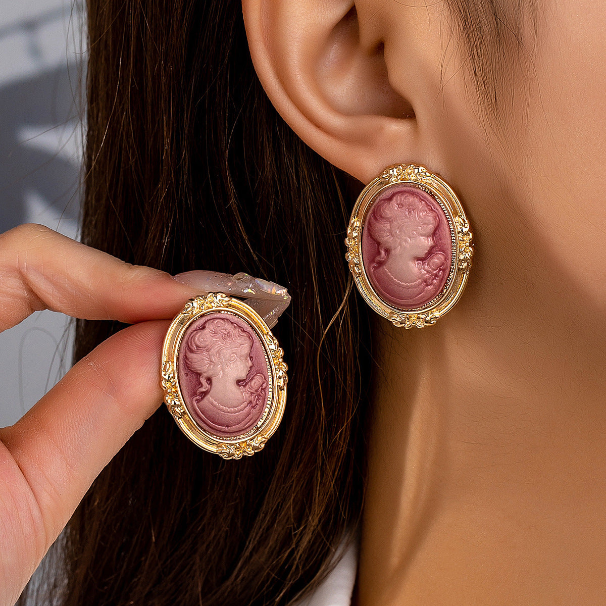Wholesale Versatile Trendyy Queen Beauty Head Retro Alloy Earrings