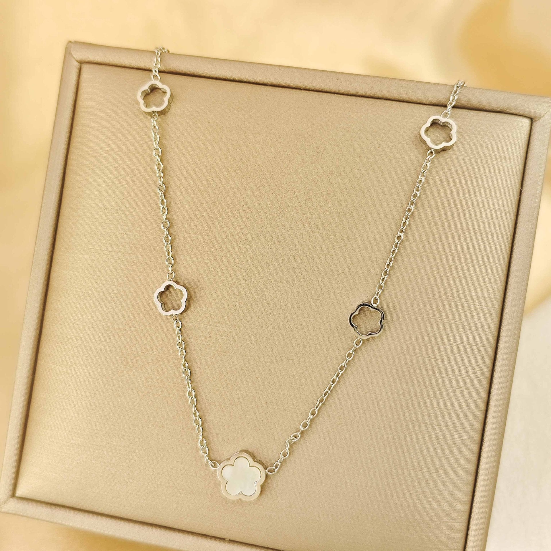 Wholesale White Shell Flower Pendant Necklace Titanium Steel Trendy Jewelry Accessory for Women Office Style