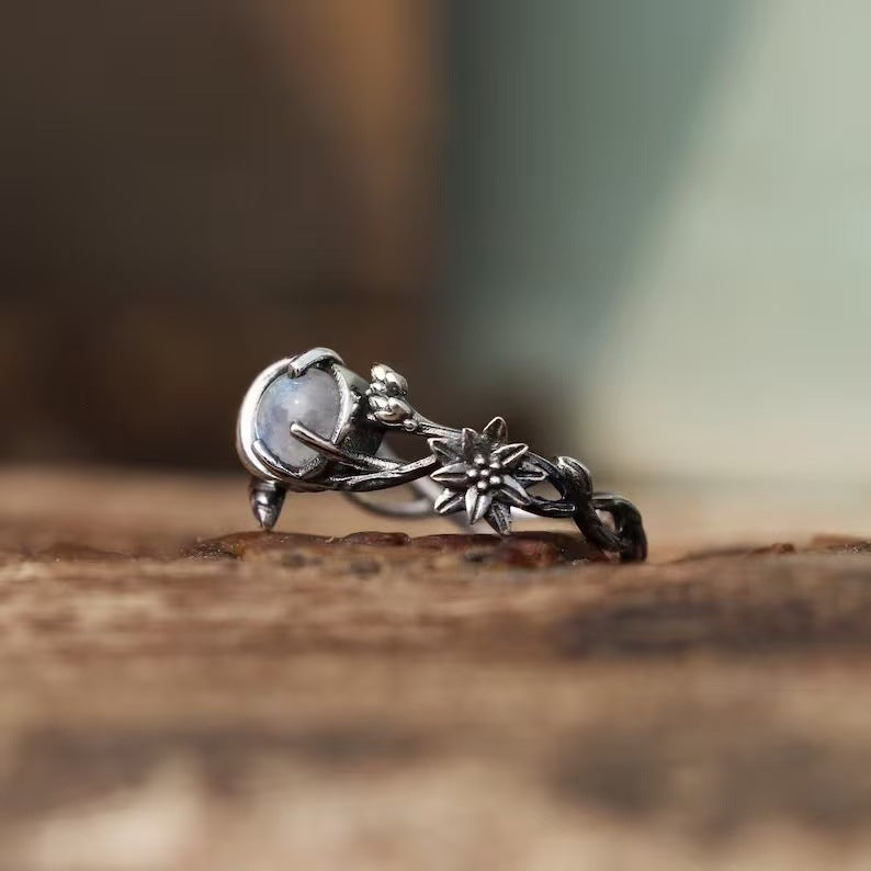 Wholesale  Retro Flower Vine Crescent Ring Moonstone High-End Old Money Style