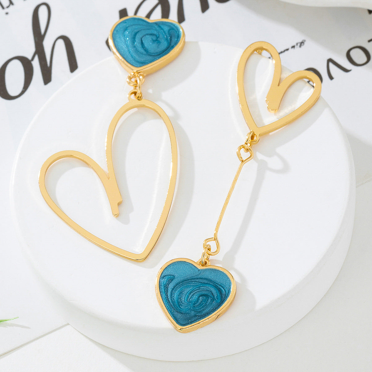 Wholesale Trendy Asymmetric Pink Heart Drop Earrings Alloy Electroplated Jewelry Accessory