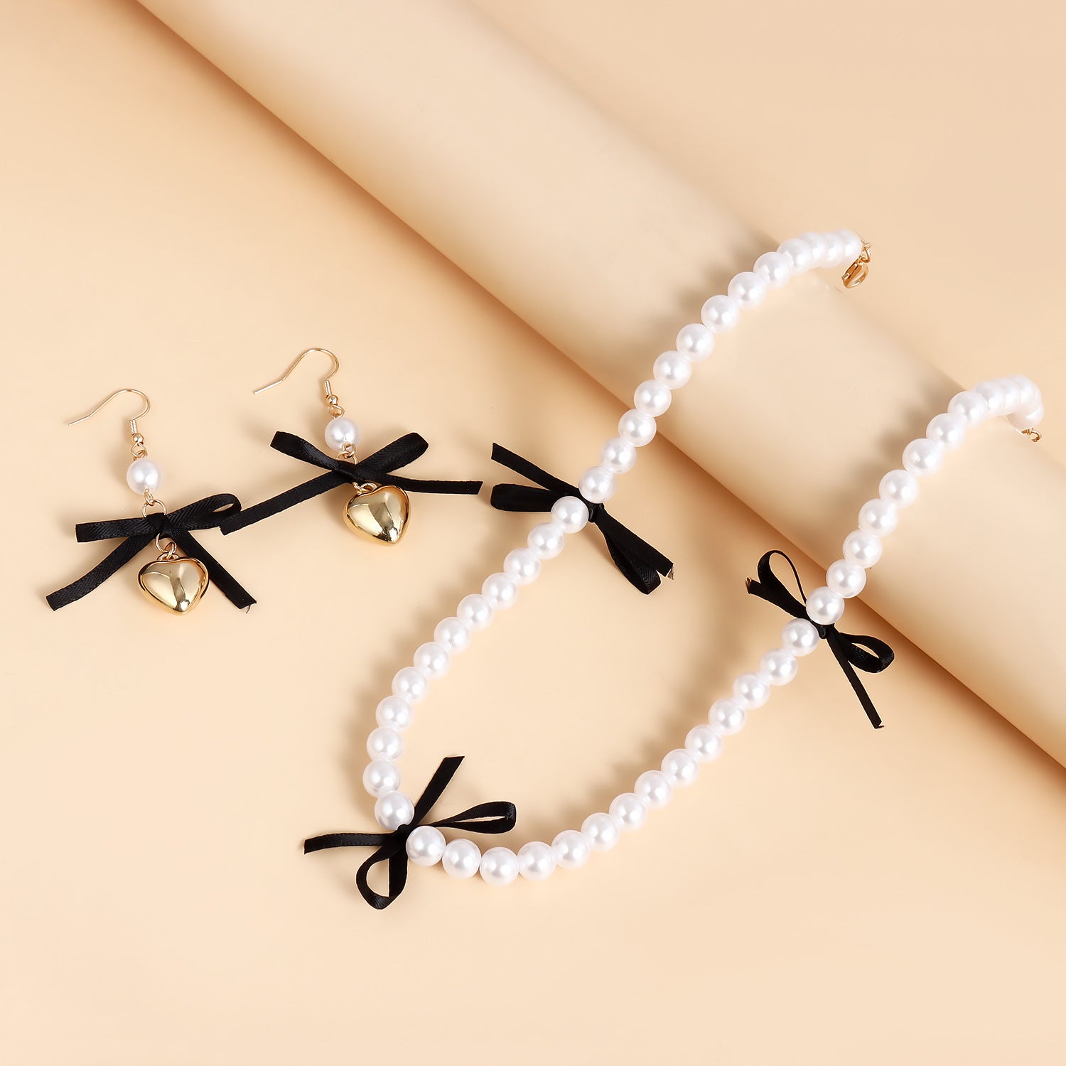 Wholesale Light Luxury Pearl Necklace Black Ribbon Bow Collarbone Chain Necklaces
