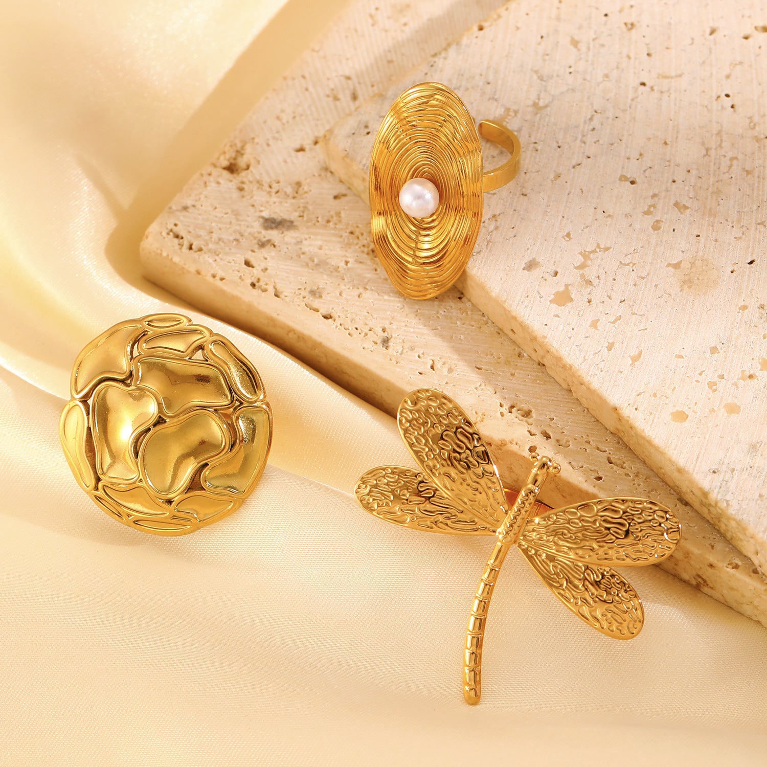 Wholesale 18k Gold Stainless Steel Open Ring with Dragonfly Floral Design Fashion Accessory