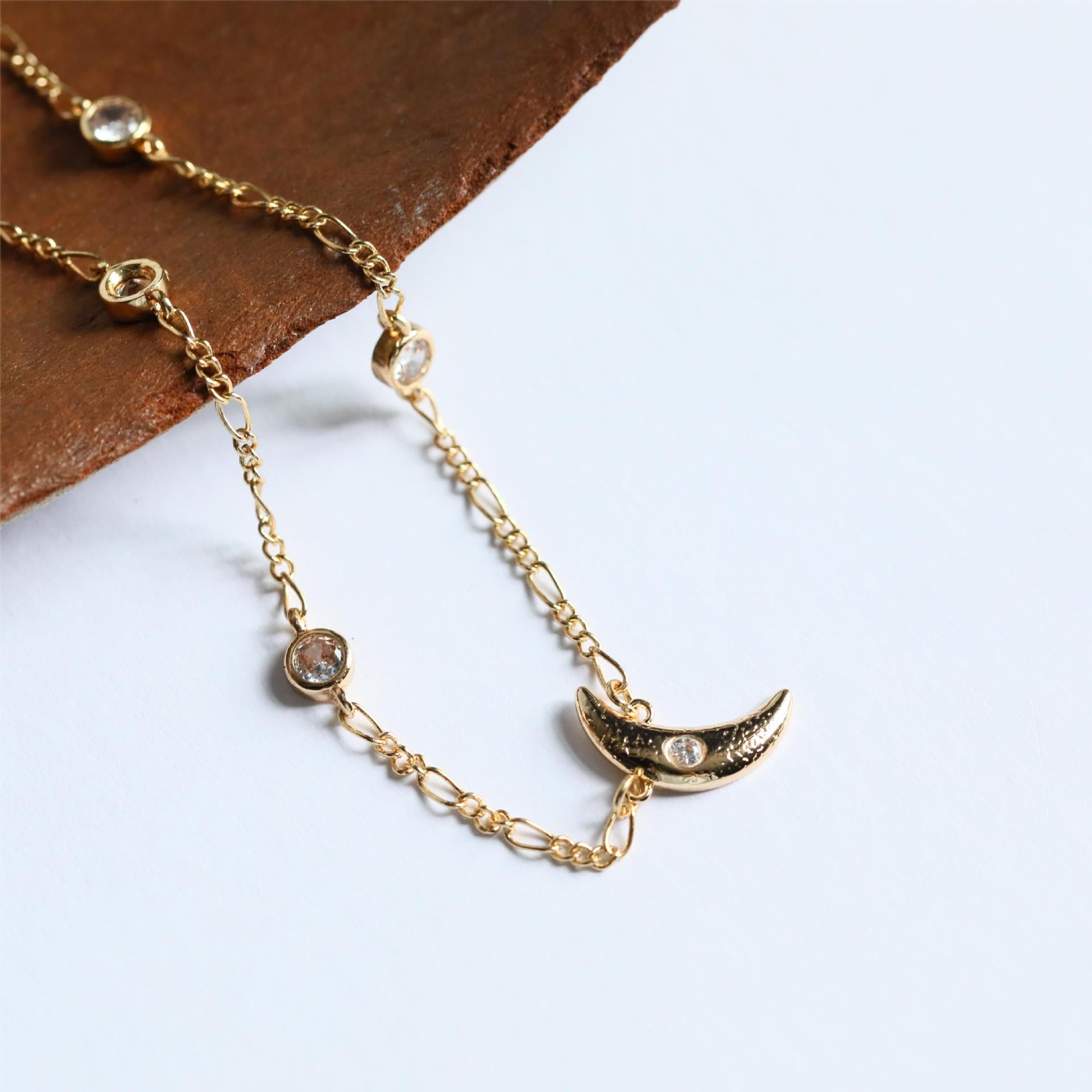 Wholesale Retro Style Star Moon Gem Starburst Necklace Copper Electroplated Real Gold Clavicle Chain