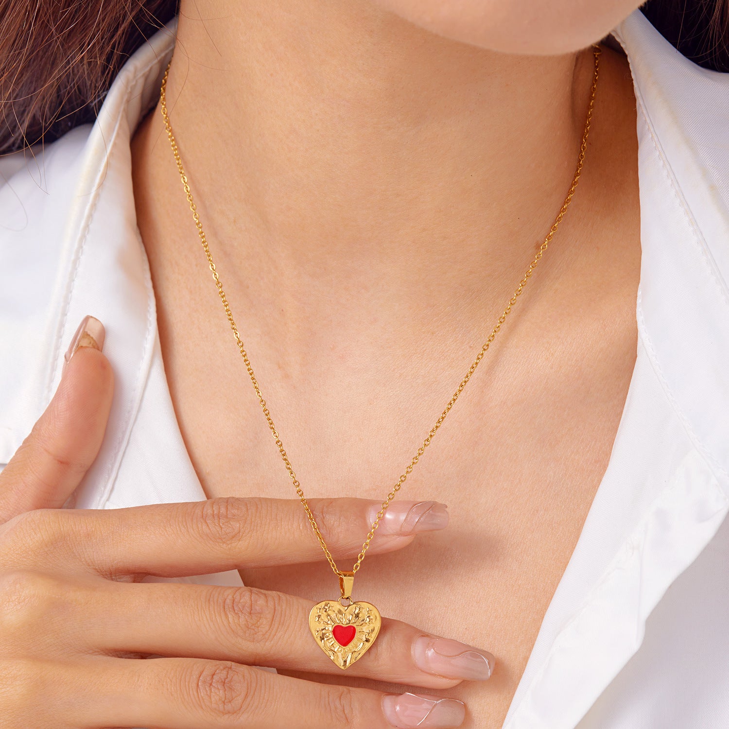 Wholesale drop oil love titanium steel item niche design opening and closing heart-shaped pendant clavicle chain