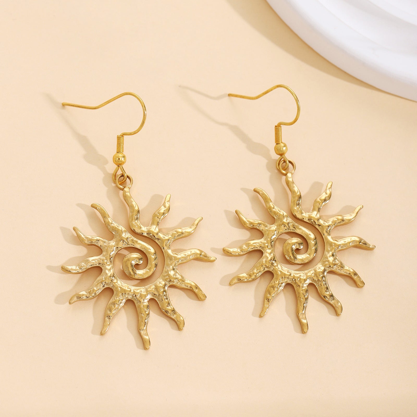 Wholesale Stainless Steel Spiral Sun Pendant Simple Retro Adjustable Necklace