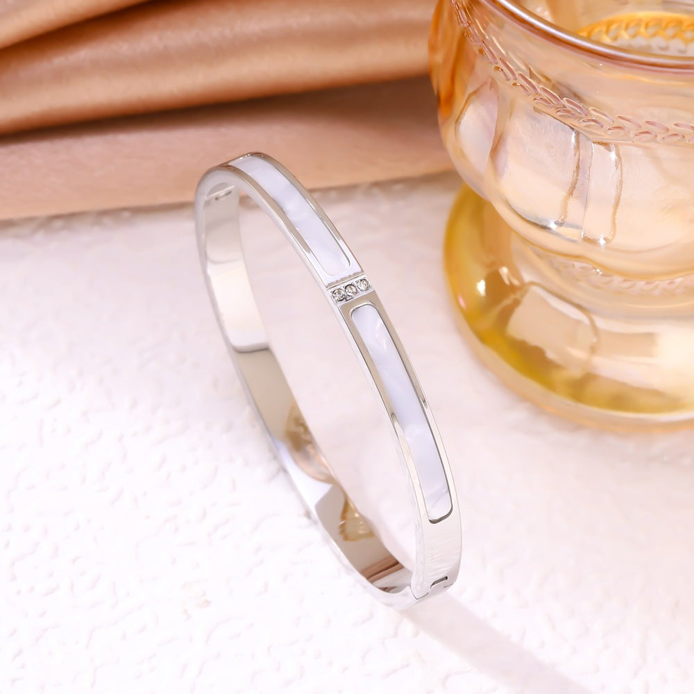 Wholesale Popular Stainless Steel Inlaid with Three Diamonds White Mother-Of-Pearl Bracelet Fashion Stylish Bracelet Vacuum Plated 18K