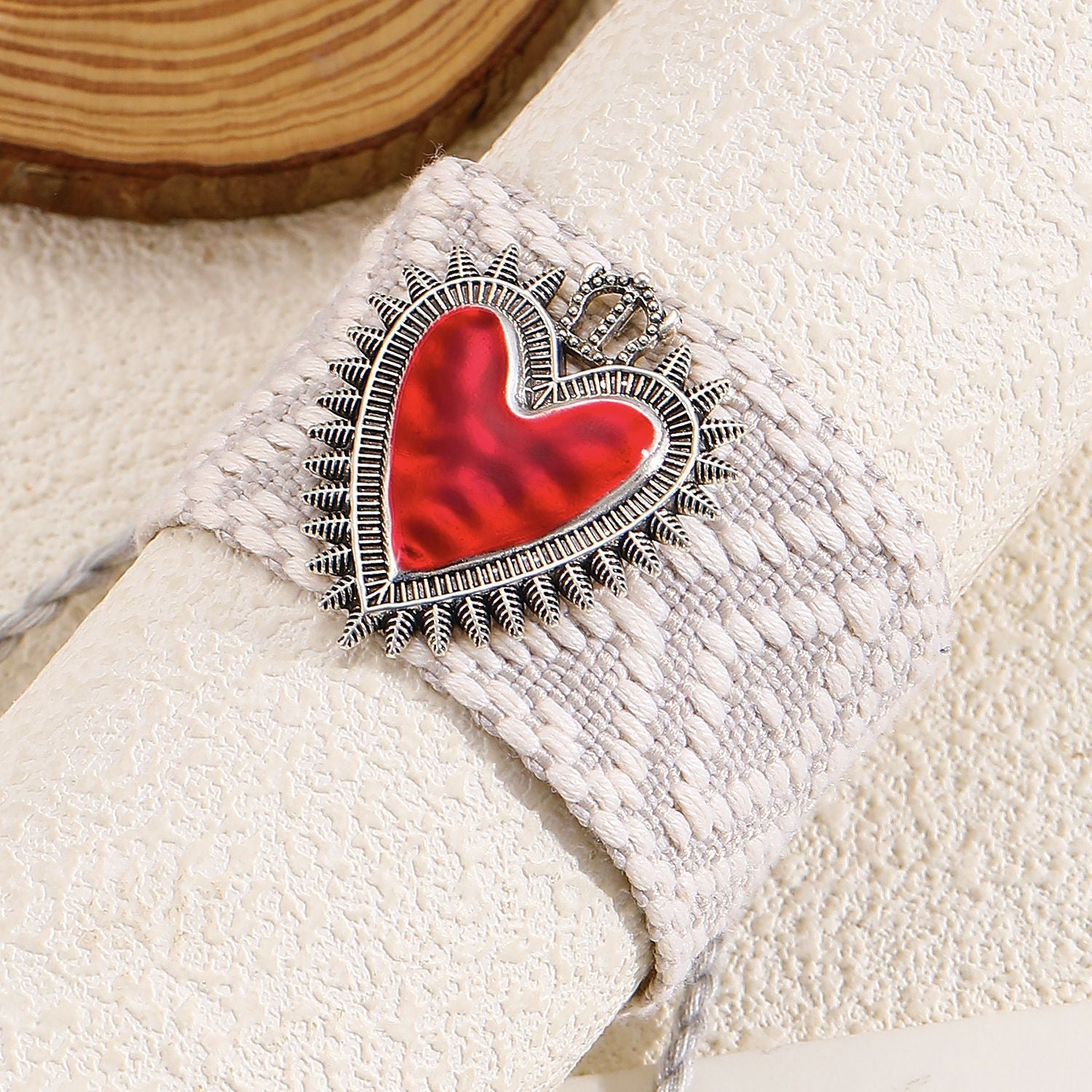 Wholesale Retro Religious Sacred Heart Pendant Necklace Heart Shape Alloy Electroplated Design Trendy Jewelry Gift For Women Boutique Resale