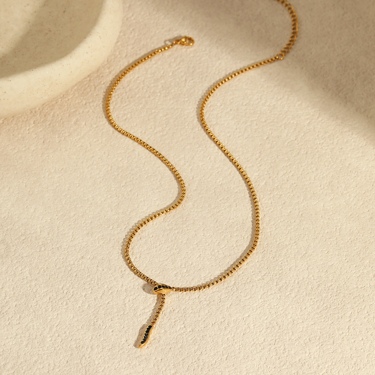 Wholesale  style snake-shaped snake element stainless steel necklace