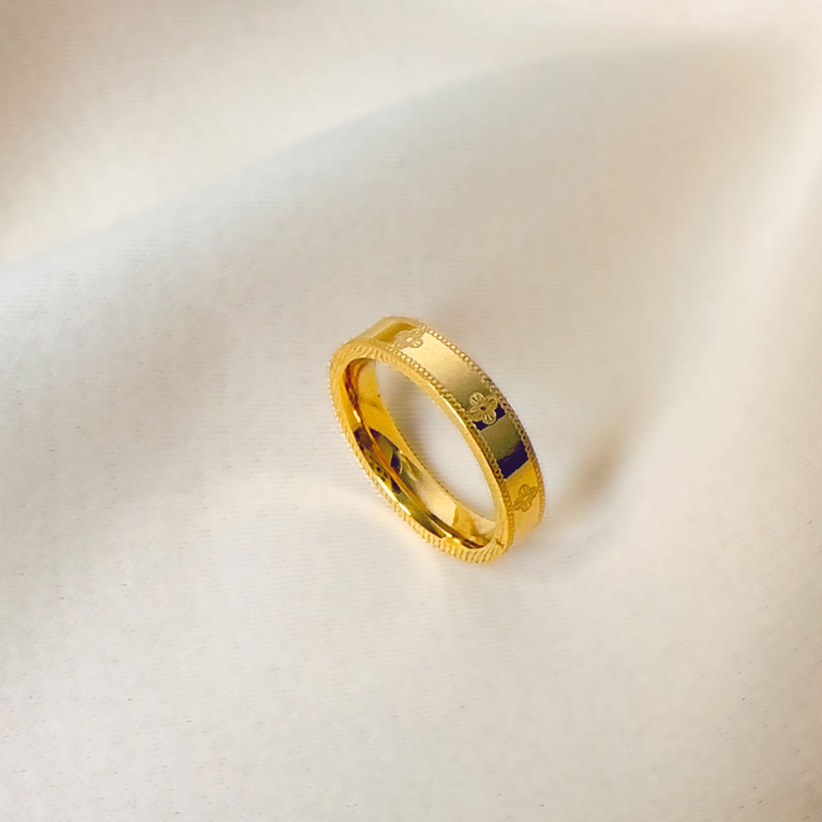 Wholesale titanium steel four-leaf clover ring women's non-fading simple kaleidoscope plain ring